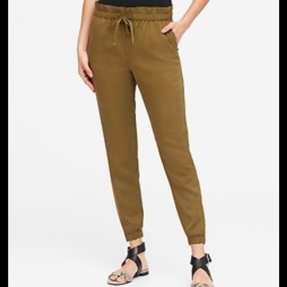 Banana Republic Jogger pants